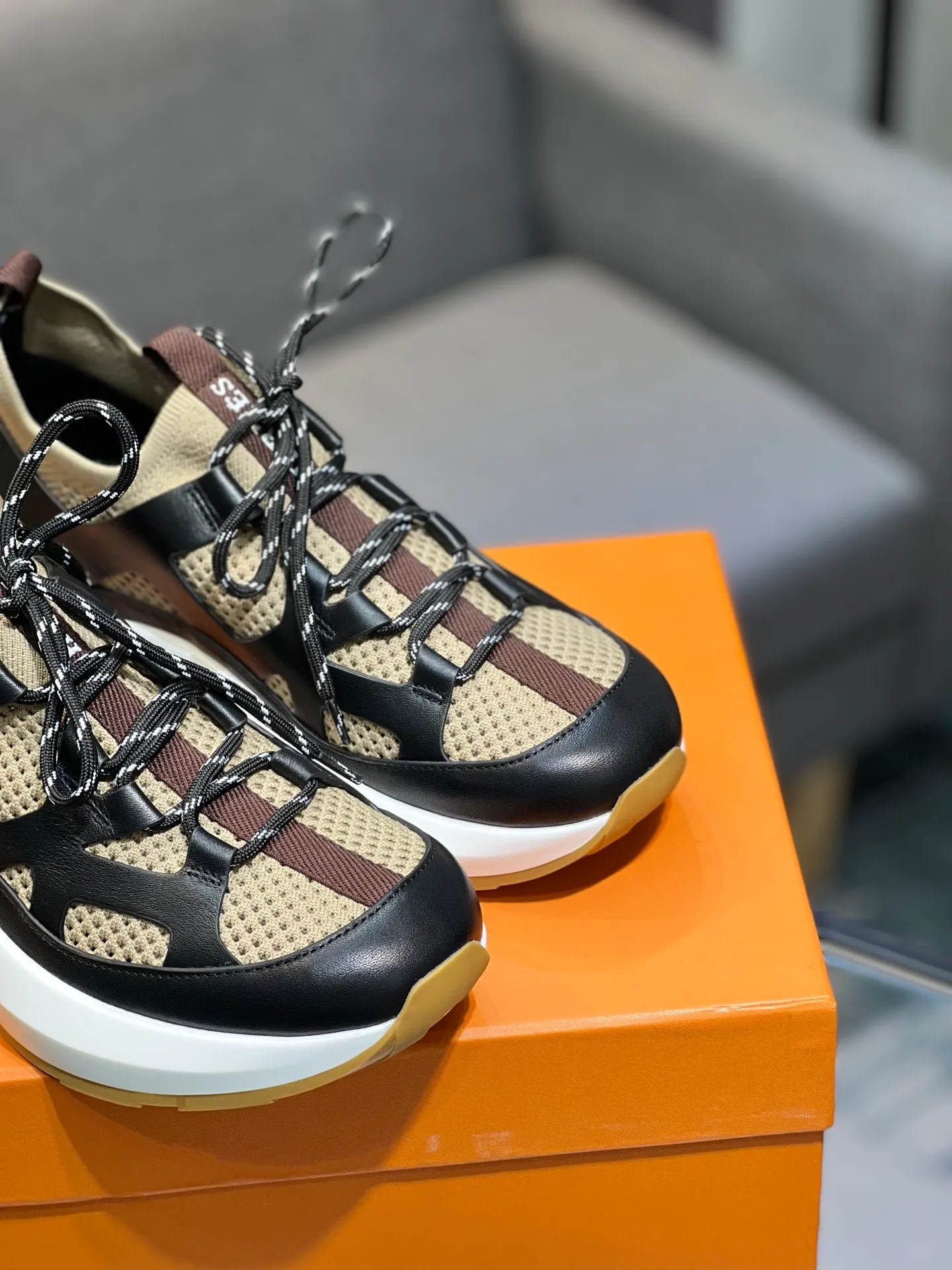 💰¥720 HERMES Men’s rest sneakers! -High-end quality original casual sports shoes -Upper: high nappa calfskin, forging technology, knitted fabric, shoe brand webbing, injection molded brand logo -Inner: foot pad; water-dyed cowhide -Outsole: ultra-light TPU·rubber; two-color molded outsole -Ultra-high quality control·fine workmanship: highlighted (high-end·luxury·grade) Size: 38-44 (45 46 customized)